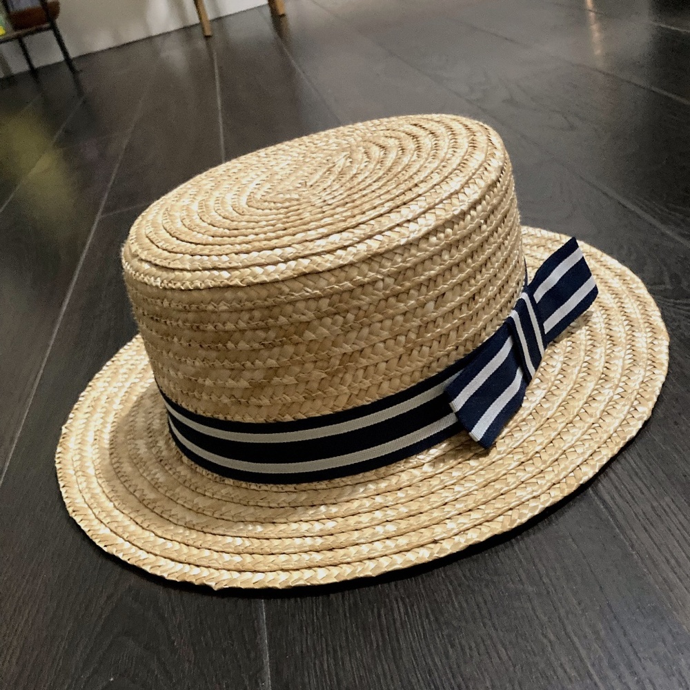 Beautiful & elegant Andrey Hepburn style 100% straw hat- bought from Holt Refrew